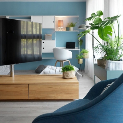 TV-Halterung mit automatischer Drehung