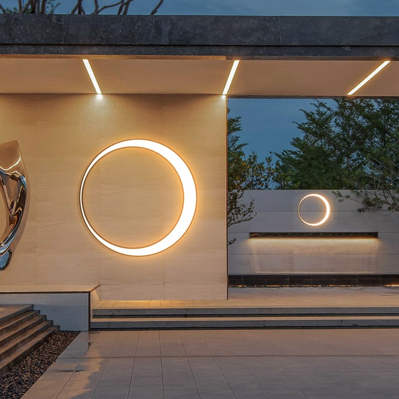 Wandlamp in maanstijl