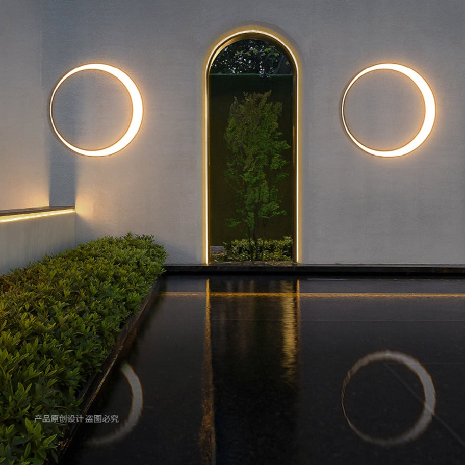 Wandlamp in maanstijl