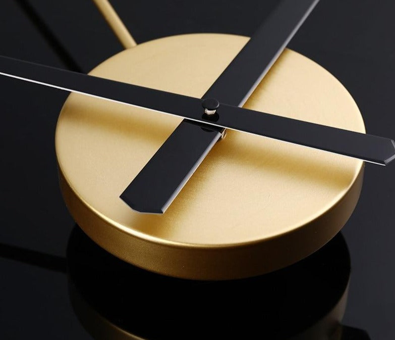 Hohle Wanduhr