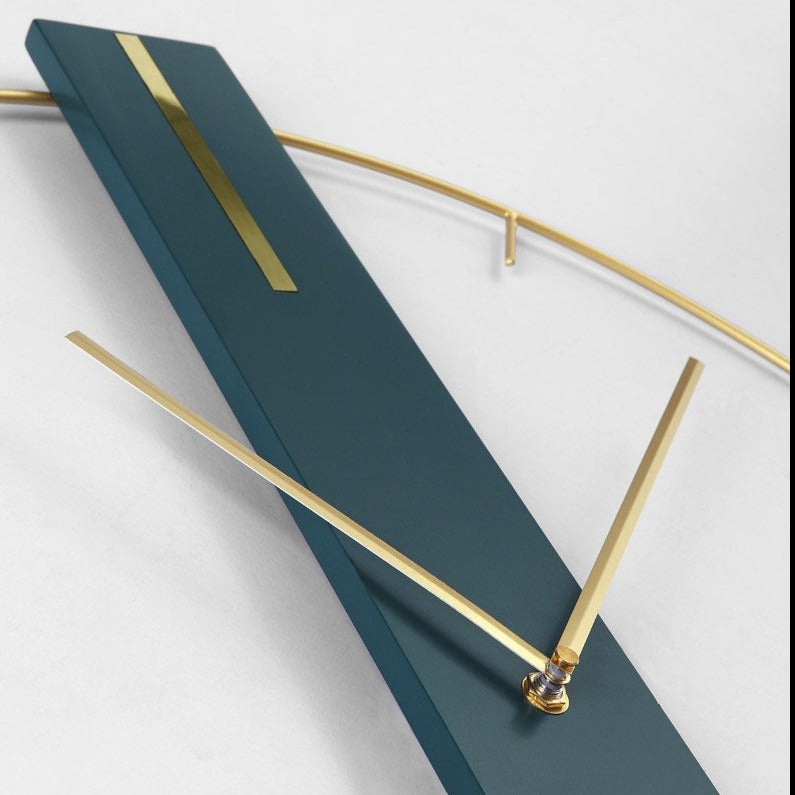 Minimalistische Wanduhr