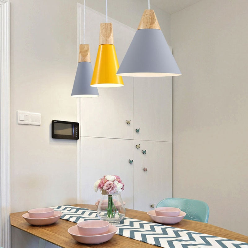 LED-Lampe aus Holz
