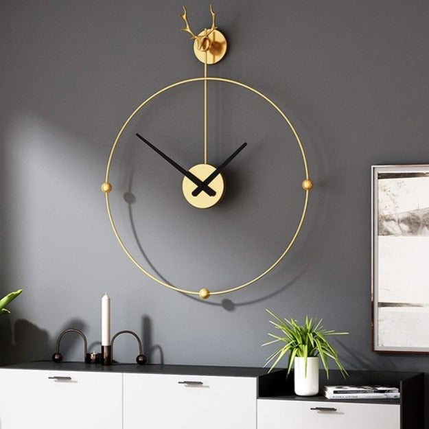 Hohle Wanduhr
