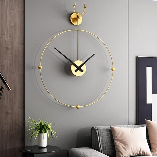 Hohle Wanduhr