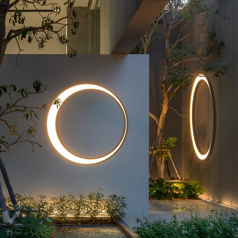 Wandlamp in maanstijl
