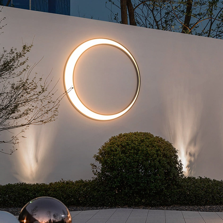 Wandlamp in maanstijl