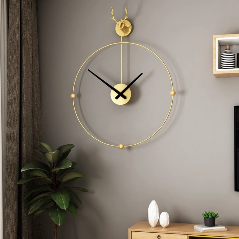 Hohle Wanduhr