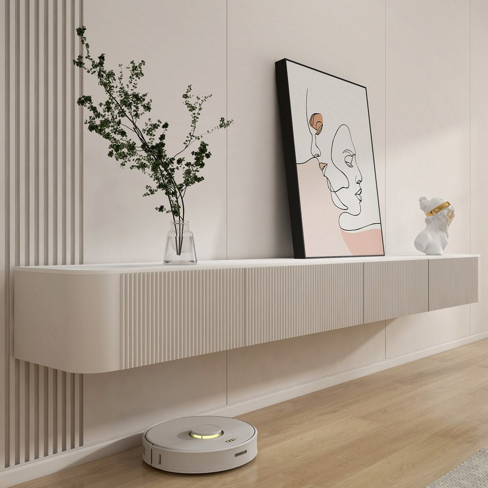 Tischset mit schwimmendem TV-Ger&auml;t aus Holz